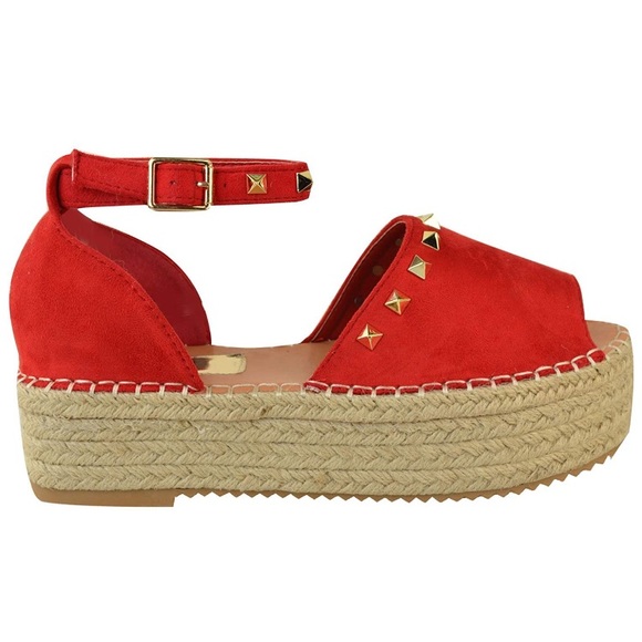 🛌 Beautiful platform sandals with studs details - Picture 2 of 4